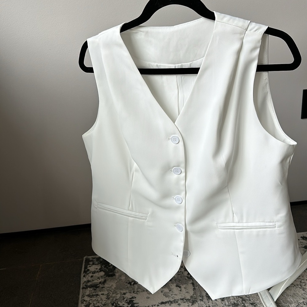 White lined vest, new without tags. Size XL - Picture 2 of 8